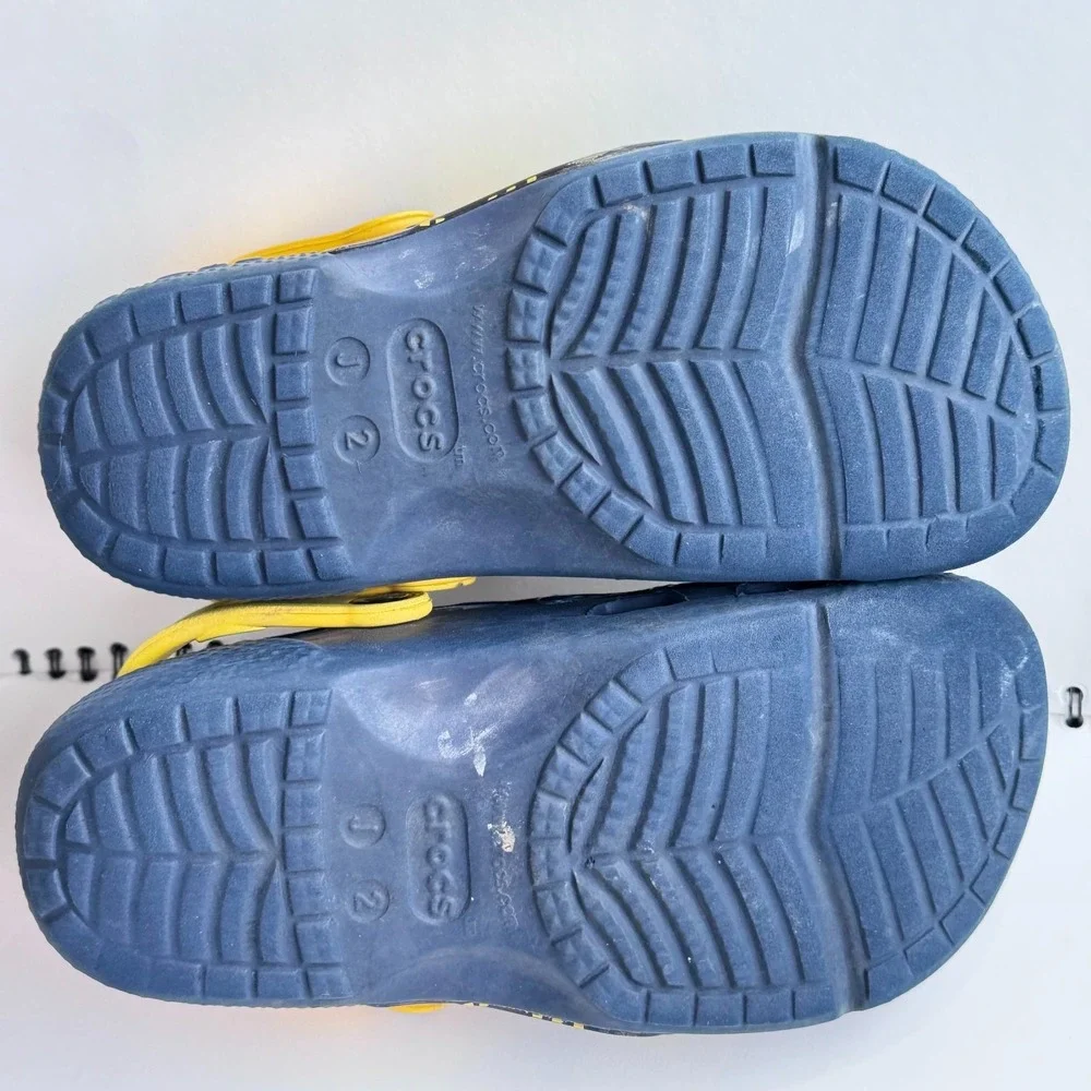 Crocs Kids Batman Clogs Navy‎ Unisex Size J2 EUC Superhero DC Shoes 2 Slides